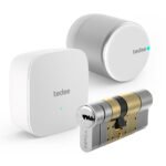 Cerradura inteligente Tedee PRO Plata + Cilindro Bombillo Gerda Doble Embrague + Brigde Wi-Fi